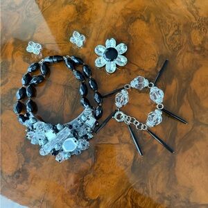 tle:
Black & clear statement jewelry set 4 pcs
